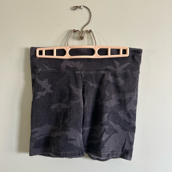 TNA Grey Camo Shorts - Picture 1 of 5